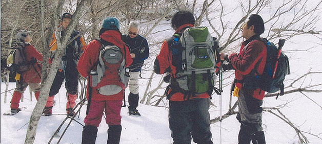 雪山スノーシュートレッキング